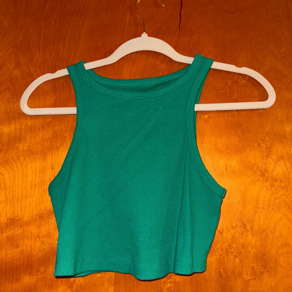 medium green tank